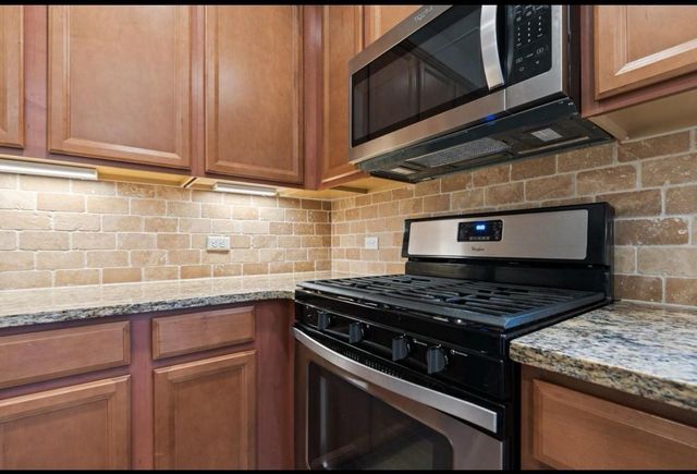 141 Hunts Link RD, Dripping Springs, TX 78620