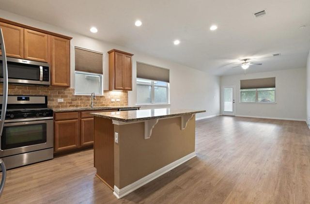 141 Hunts Link RD, Dripping Springs, TX 78620