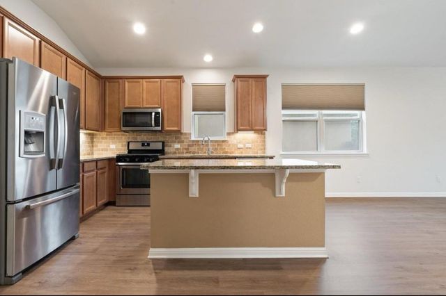 141 Hunts Link RD, Dripping Springs, TX 78620