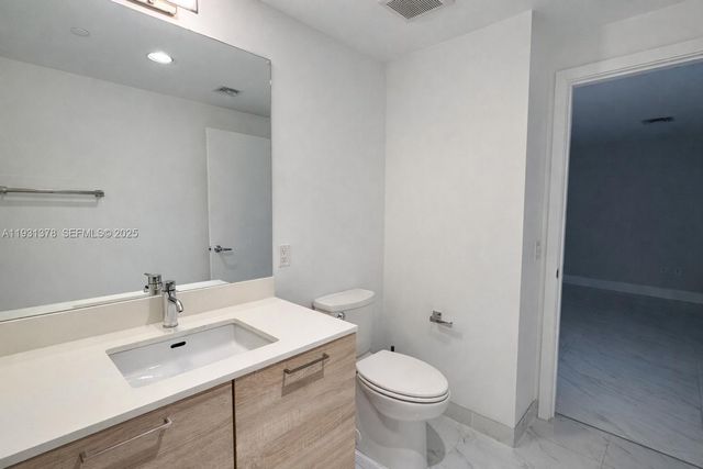 16385 Biscayne Boulevard 1102, North Miami Beach, FL 33160