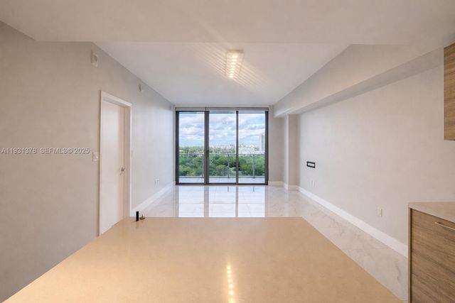 16385 Biscayne Boulevard 1102, North Miami Beach, FL 33160
