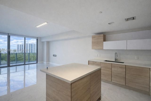 16385 Biscayne Boulevard 1102, North Miami Beach, FL 33160