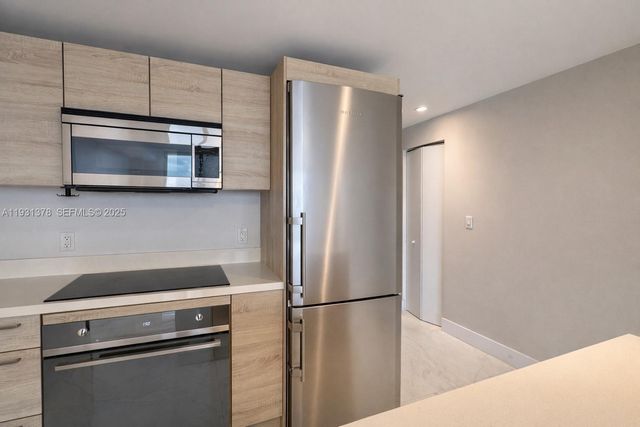 16385 Biscayne Boulevard 1102, North Miami Beach, FL 33160