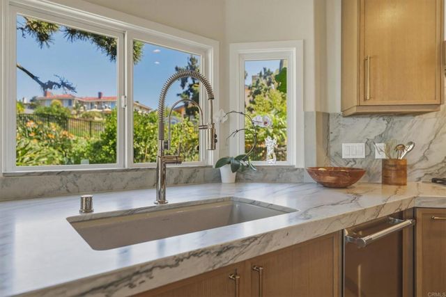 2140 Janis Way, Carlsbad, CA 92008