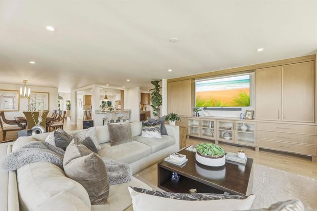 2140 Janis Way, Carlsbad, CA 92008
