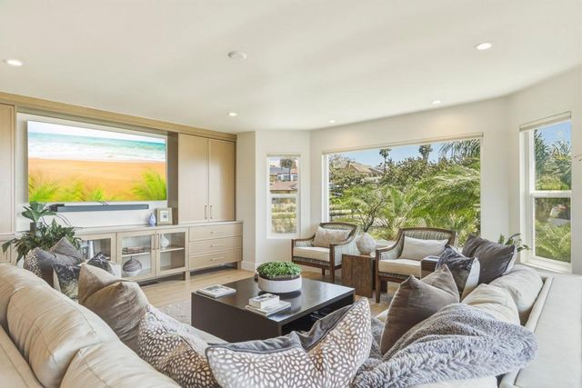 2140 Janis Way, Carlsbad, CA 92008