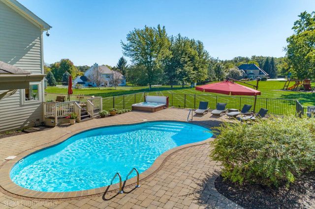 2307 Red Oak Lane, Johnsburg, IL 60051