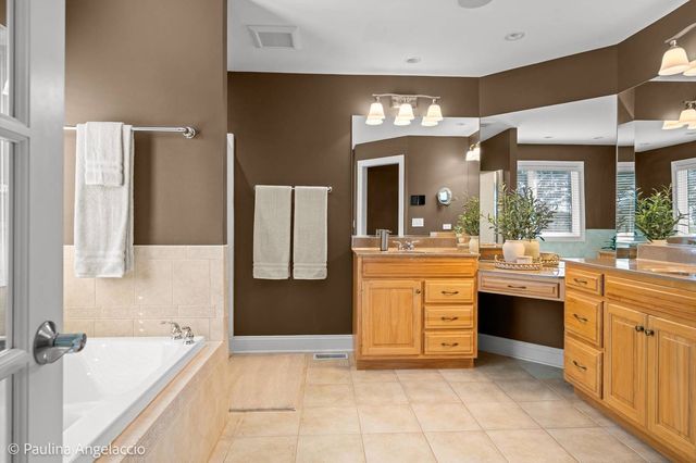 2307 Red Oak Lane, Johnsburg, IL 60051