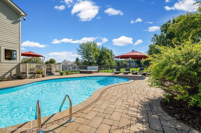 2307 Red Oak Lane, Johnsburg, IL 60051