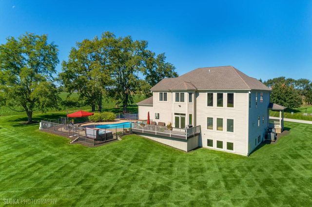 2307 Red Oak Lane, Johnsburg, IL 60051