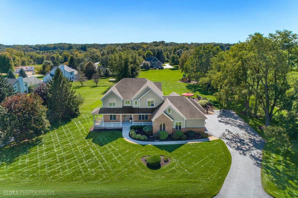 2307 Red Oak Lane, Johnsburg, IL 60051
