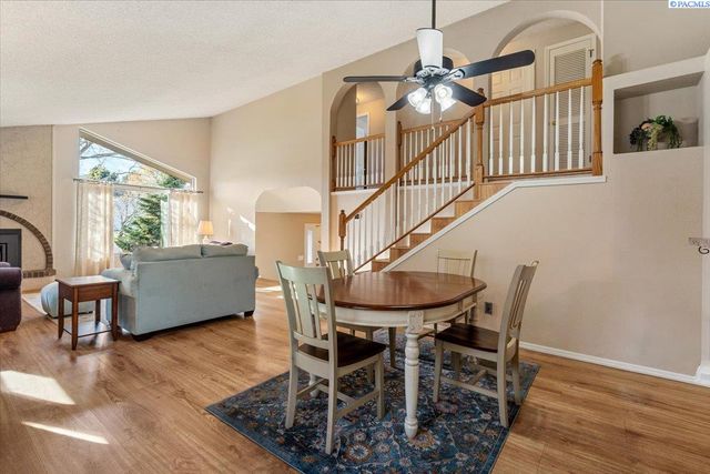 1954 Orchard Way, Richland, WA 99352