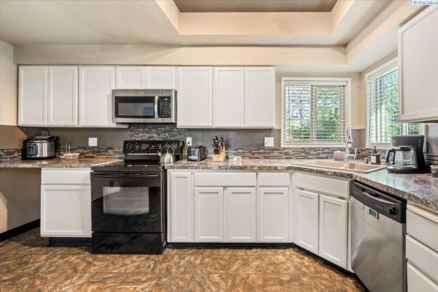 1954 Orchard Way, Richland, WA 99352