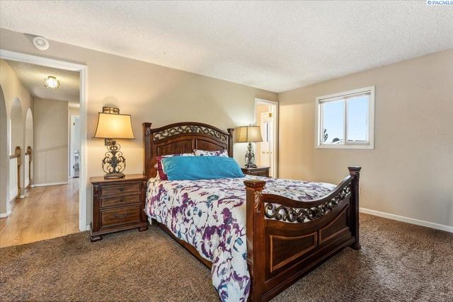 1954 Orchard Way, Richland, WA 99352