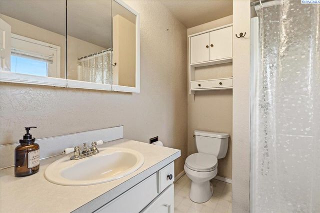 1954 Orchard Way, Richland, WA 99352