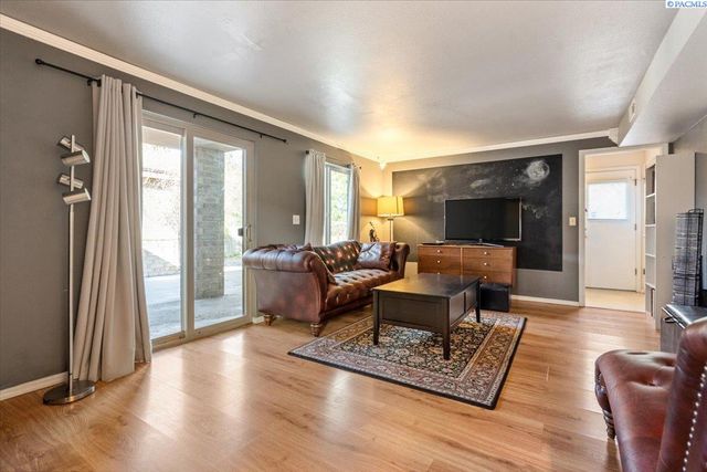 1954 Orchard Way, Richland, WA 99352