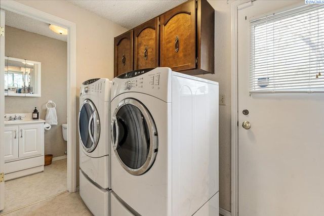 1954 Orchard Way, Richland, WA 99352