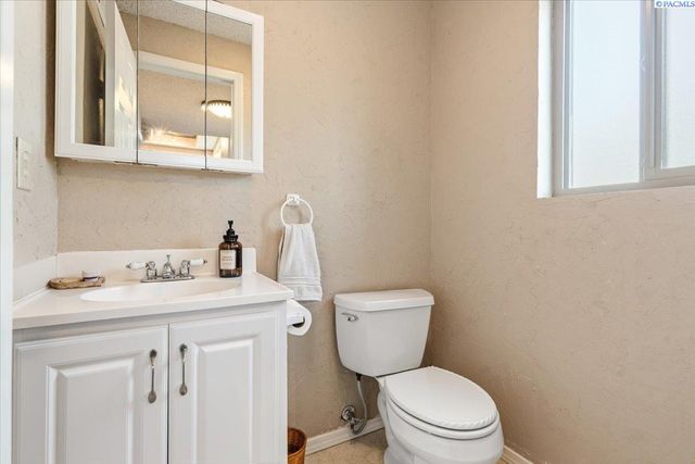 1954 Orchard Way, Richland, WA 99352