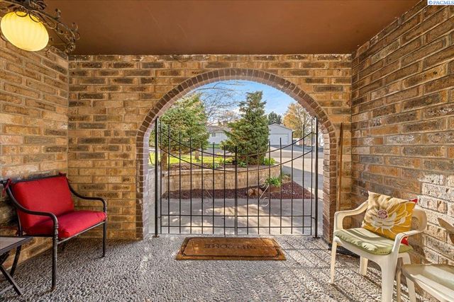 1954 Orchard Way, Richland, WA 99352