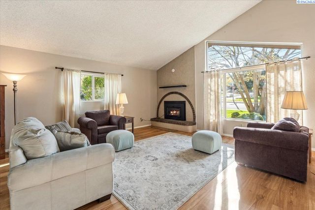 1954 Orchard Way, Richland, WA 99352