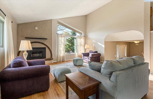 1954 Orchard Way, Richland, WA 99352