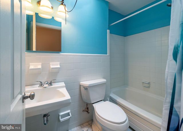 7218 VALLEY AVE, Philadelphia, PA 19128