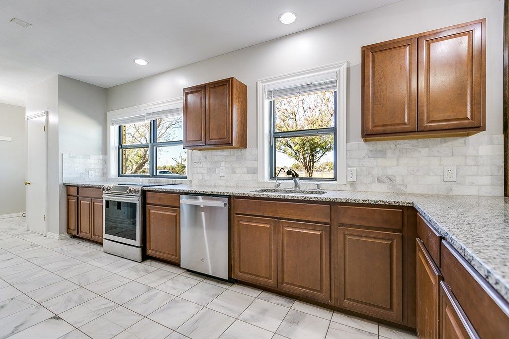 Image 13 of property listing at 5438 S Loop 306, San Angelo, TX 76905