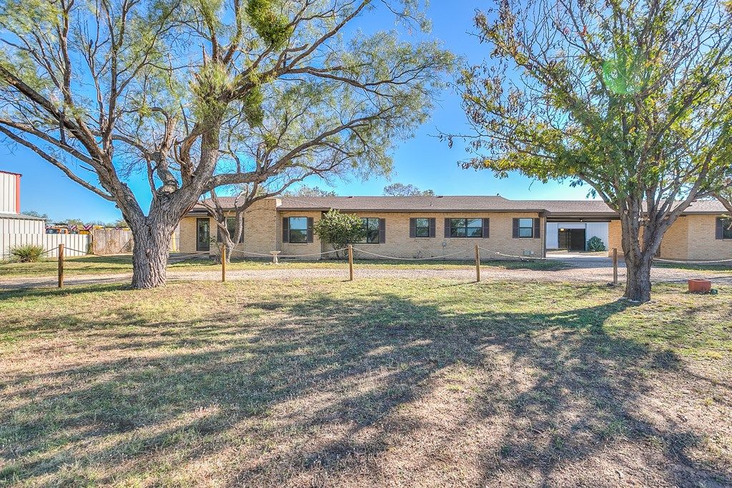 Image 6 of property listing at 5438 S Loop 306, San Angelo, TX 76905