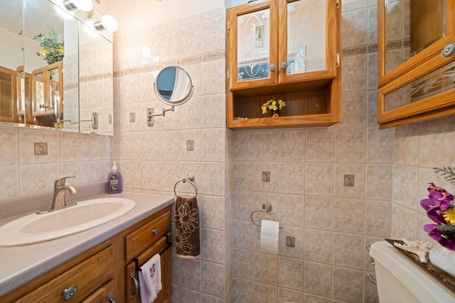 85 Edinboro Rd 2, Quincy, MA 02169