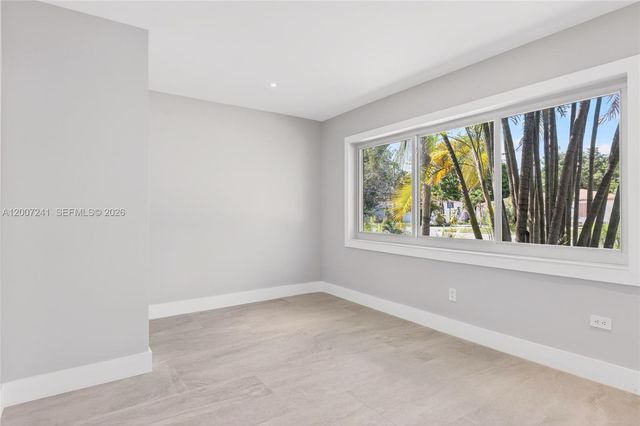 1250 NE 133rd St, North Miami, FL 33161