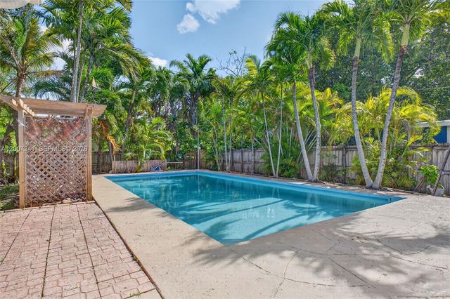 1250 NE 133rd St, North Miami, FL 33161