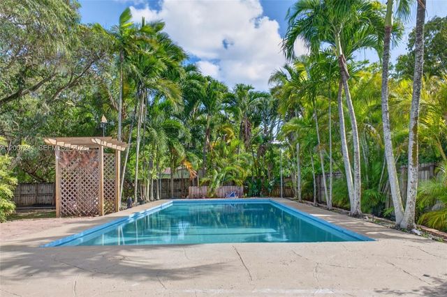 1250 NE 133rd St, North Miami, FL 33161