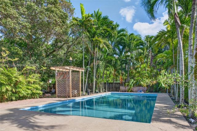 1250 NE 133rd St, North Miami, FL 33161