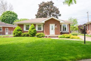 2960 Anna Court, Trenton, MI 48183