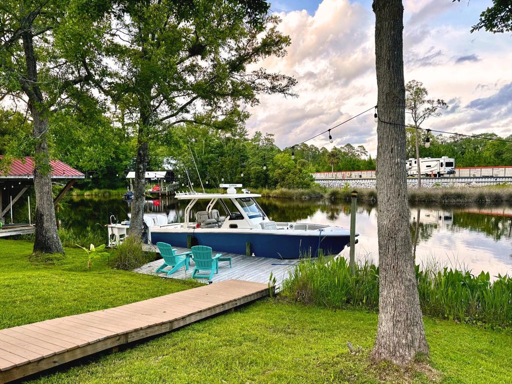 168 Waterside Lane, Freeport, FL 32439