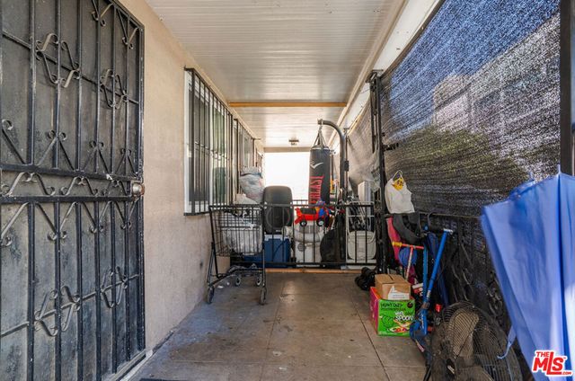 712 714 W 40th Place, Los Angeles, CA 90037