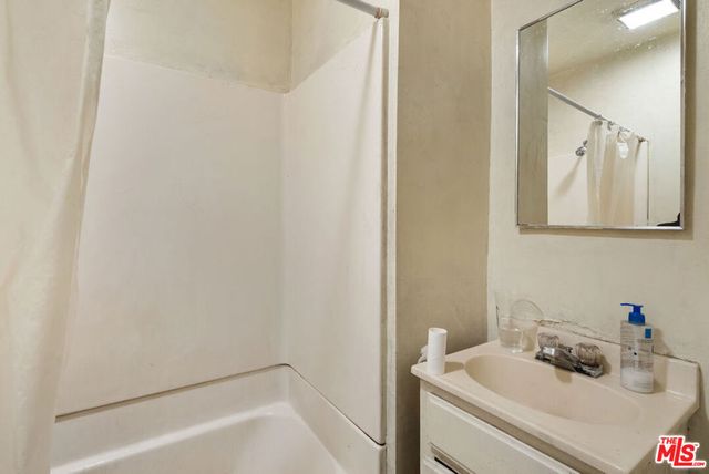 712 714 W 40th Place, Los Angeles, CA 90037