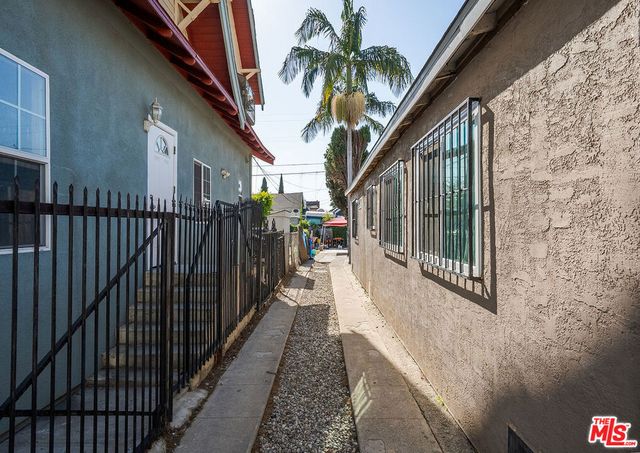 712 714 W 40th Place, Los Angeles, CA 90037