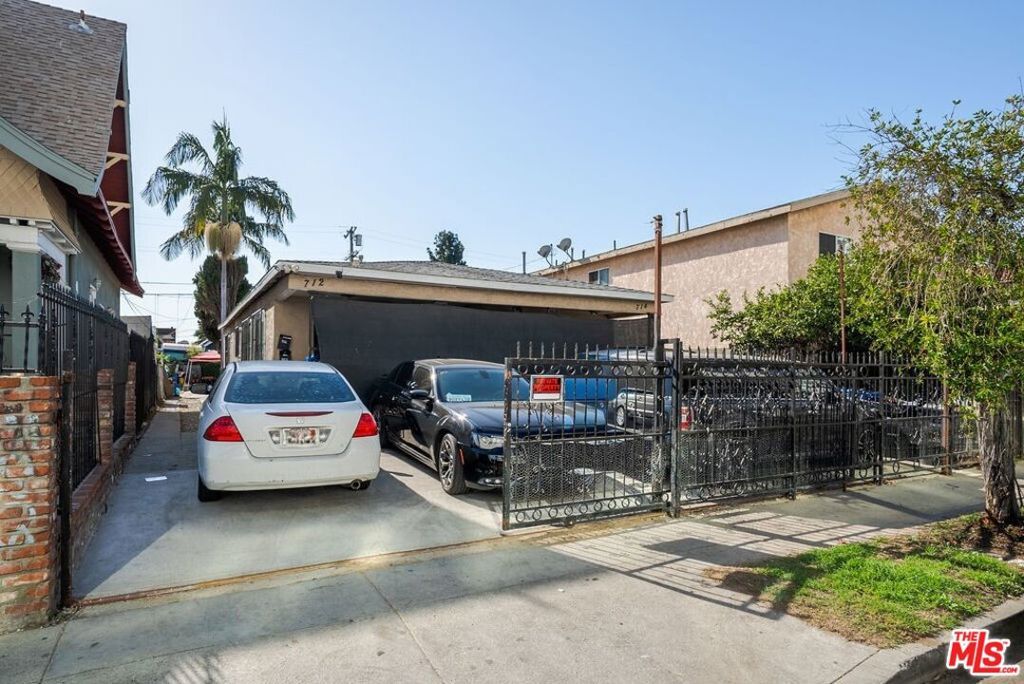 712 714 W 40th Place, Los Angeles, CA 90037
