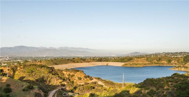 17856 Via Vallarta, Encino, CA 91316