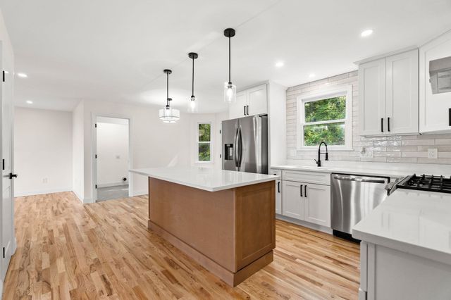 17 Ferry Rd, Methuen, MA 01844