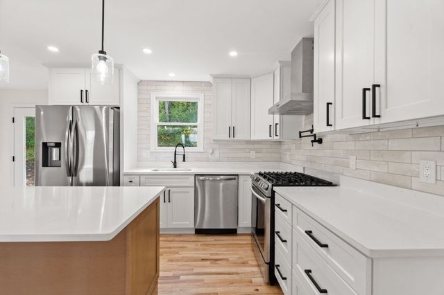 17 Ferry Rd, Methuen, MA 01844