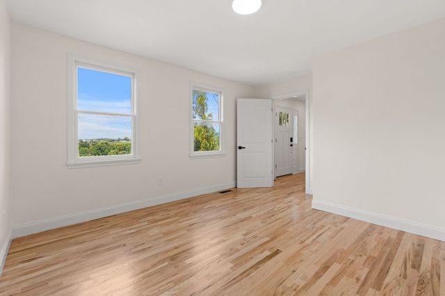 17 Ferry Rd, Methuen, MA 01844