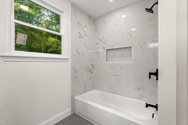17 Ferry Rd, Methuen, MA 01844