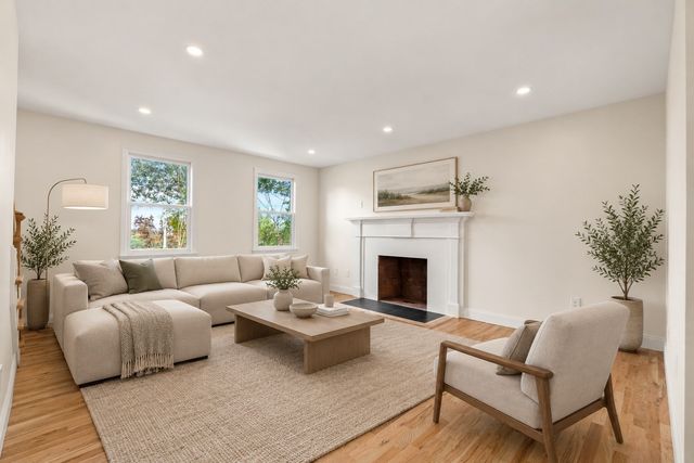 17 Ferry Rd, Methuen, MA 01844