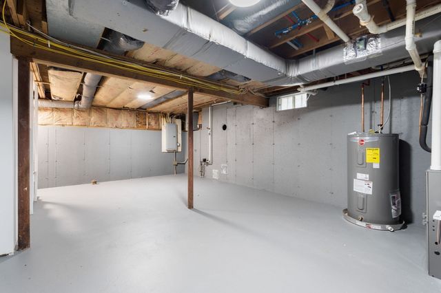 17 Ferry Rd, Methuen, MA 01844