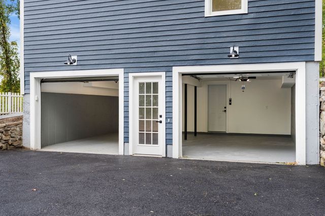 17 Ferry Rd, Methuen, MA 01844