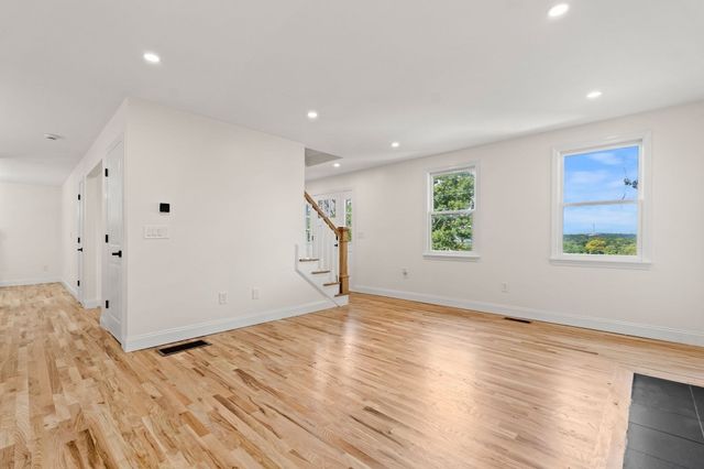 17 Ferry Rd, Methuen, MA 01844