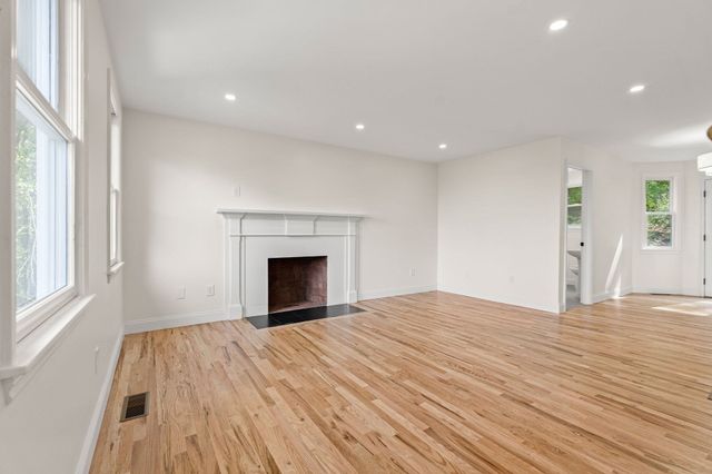 17 Ferry Rd, Methuen, MA 01844
