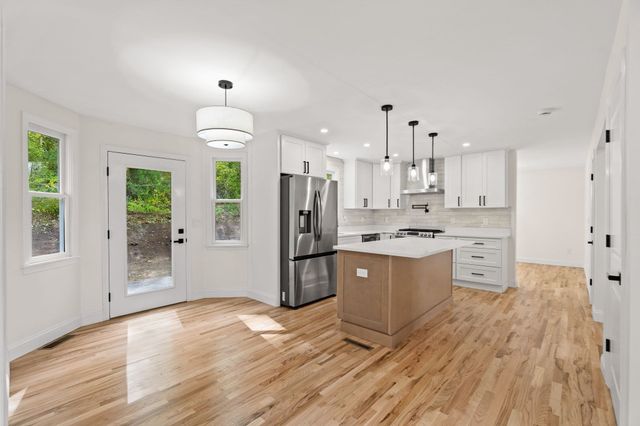 17 Ferry Rd, Methuen, MA 01844